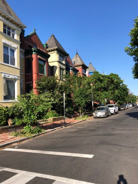 Building Photo - 902 Westminster St NW