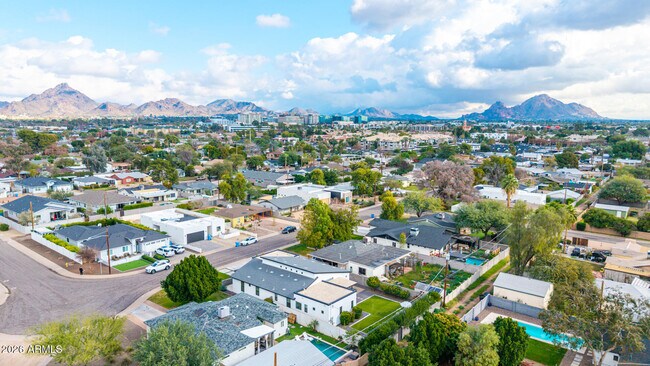 Building Photo - 1831 E Montecito Ave