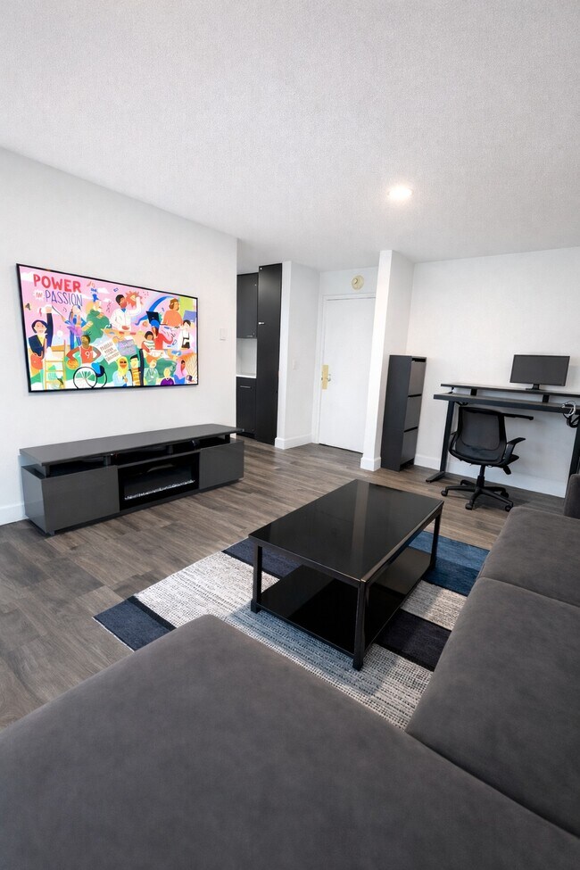 Building Photo - 4 Commodore Dr