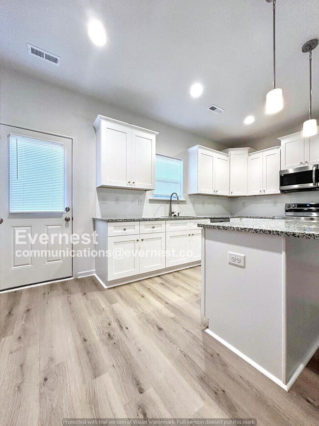 Building Photo - 413 S Davis St