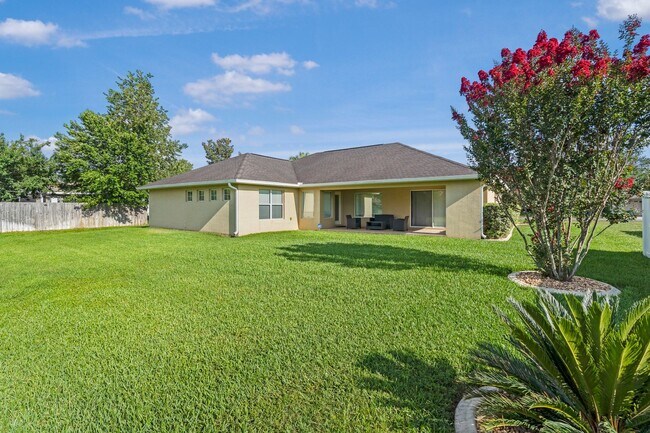 Building Photo - Fully furnished home