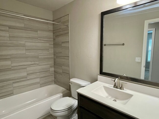 Building Photo - Beautiful 4 bed 3 bath in Deer Creek Schools!