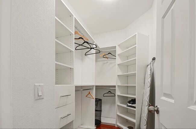 Building Photo - 10500 Eagle Nest St