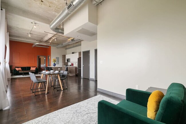 Building Photo - 500 S Ervay St