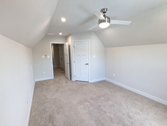 Building Photo - Stunning villa in the Harrison Terrace com...