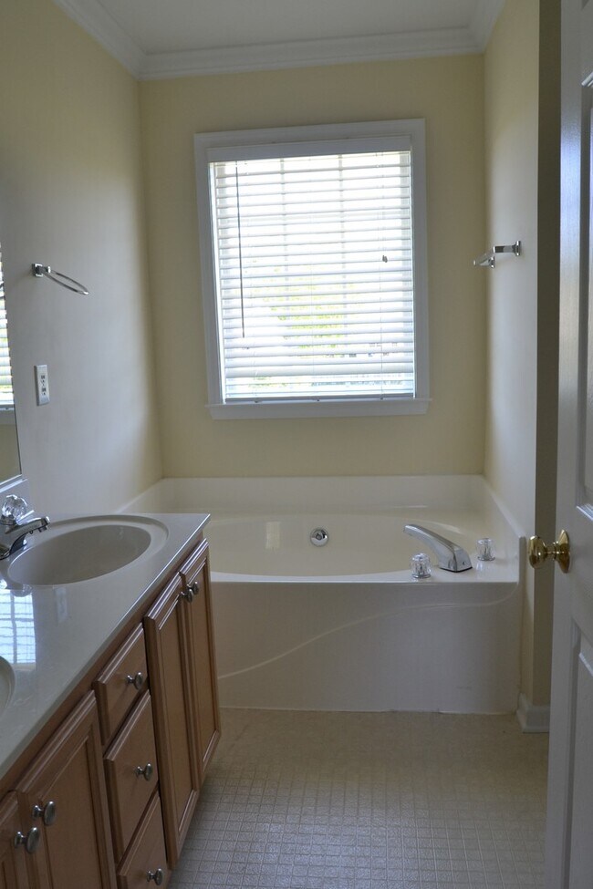Building Photo - 3895 Eagleston Ct