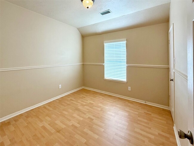 Building Photo - 3331 Double Lake Dr