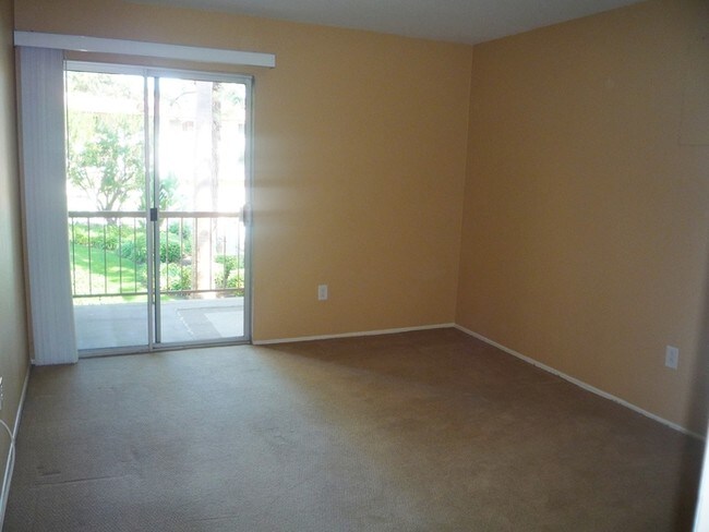 Building Photo - One Bedroom Condo in Mission Plaza Complex!