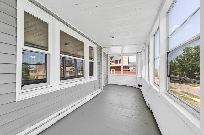 Building Photo - Reyburn
