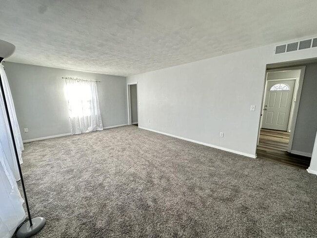 Building Photo - 1368 Spruce Ave