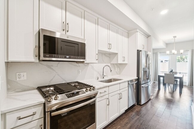 Building Photo - Experience refined living in this beautifu...