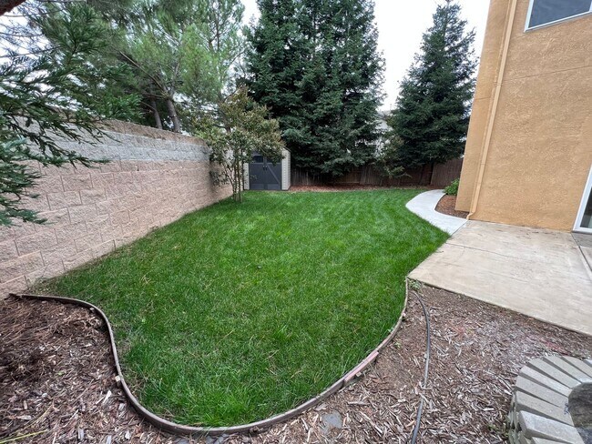 Building Photo - Gorgeous Private large lot in Rocklin!