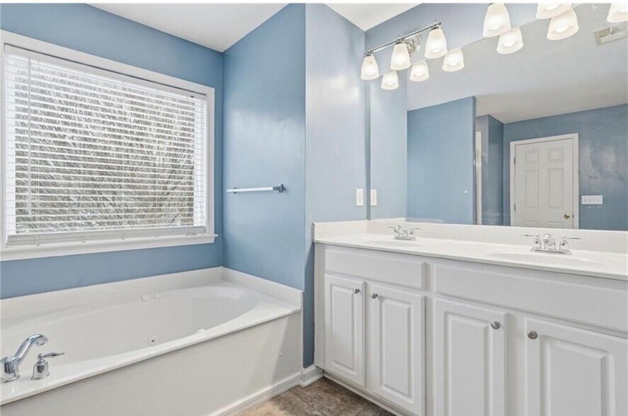 Building Photo - 605 Lofty Ln