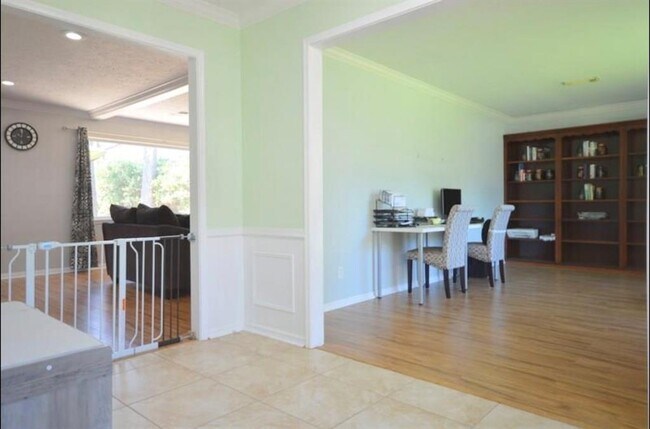 Building Photo - 4107 Cypress Lake Dr