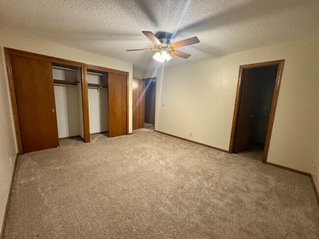 Building Photo - Beautiful walk-out house in SOUTH Lincoln
