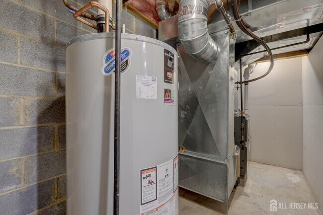 Building Photo - 100 Forest Dr