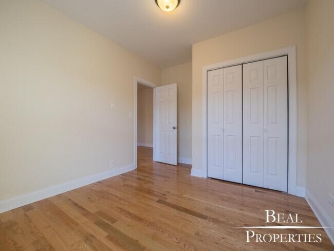 Building Photo - 1 bedroom in CHICAGO IL 60657