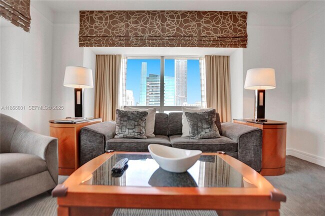 Building Photo - 1435 Brickell Ave