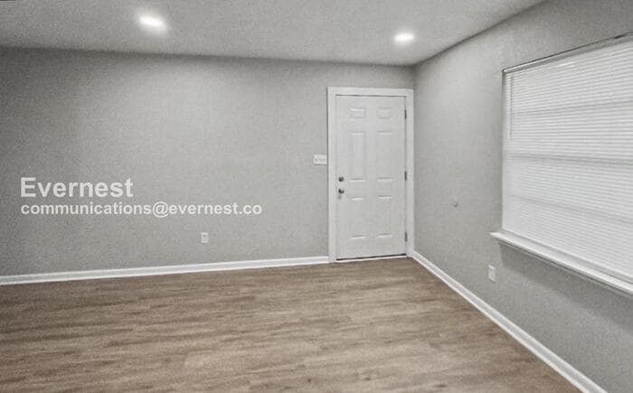 Building Photo - 1024 4th Ave W