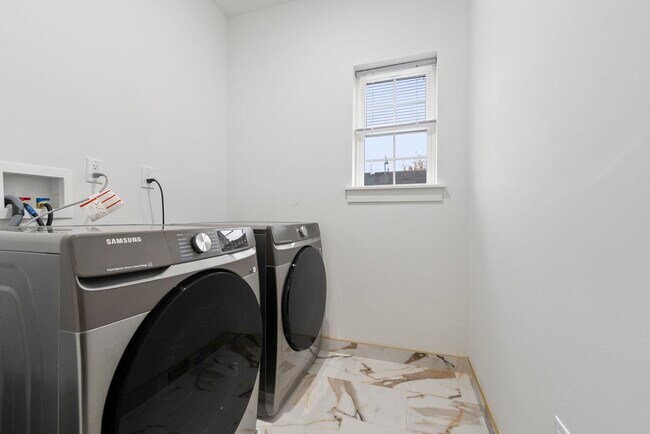 Building Photo - 41 E 16th St