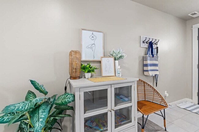 Building Photo - 16730 Suffolk Ave