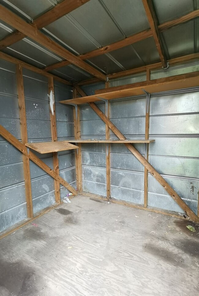 Building Photo - 4 Bedroom 2 bath in Valley High