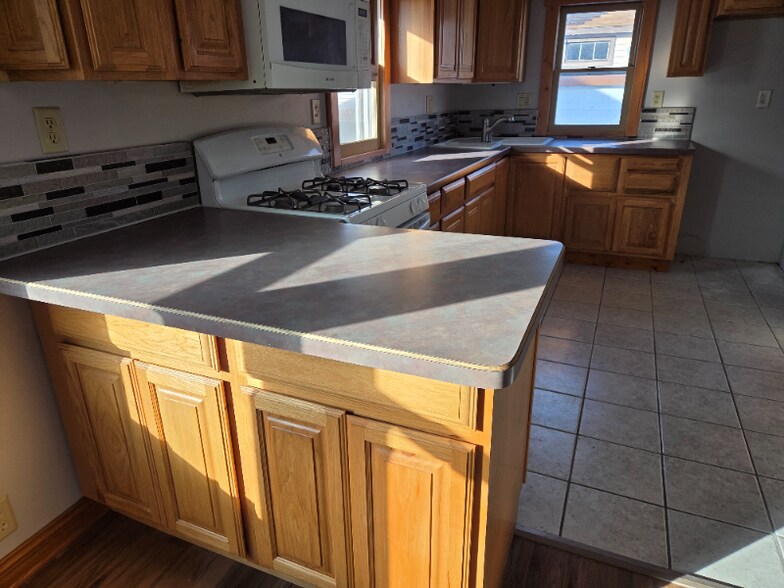 Building Photo - 2000 44th Pl