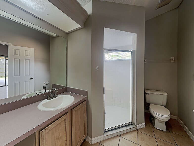 Building Photo - 1416 Wakefield Dr