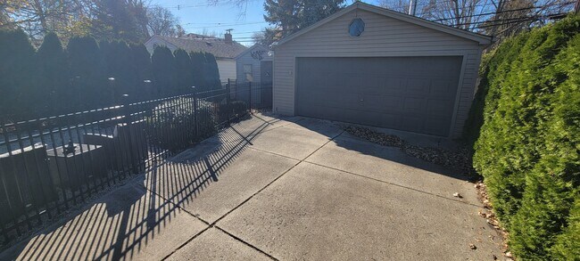 Building Photo - 547 Neff Rd