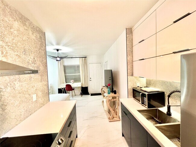 Building Photo - 8270 NE 1st Pl