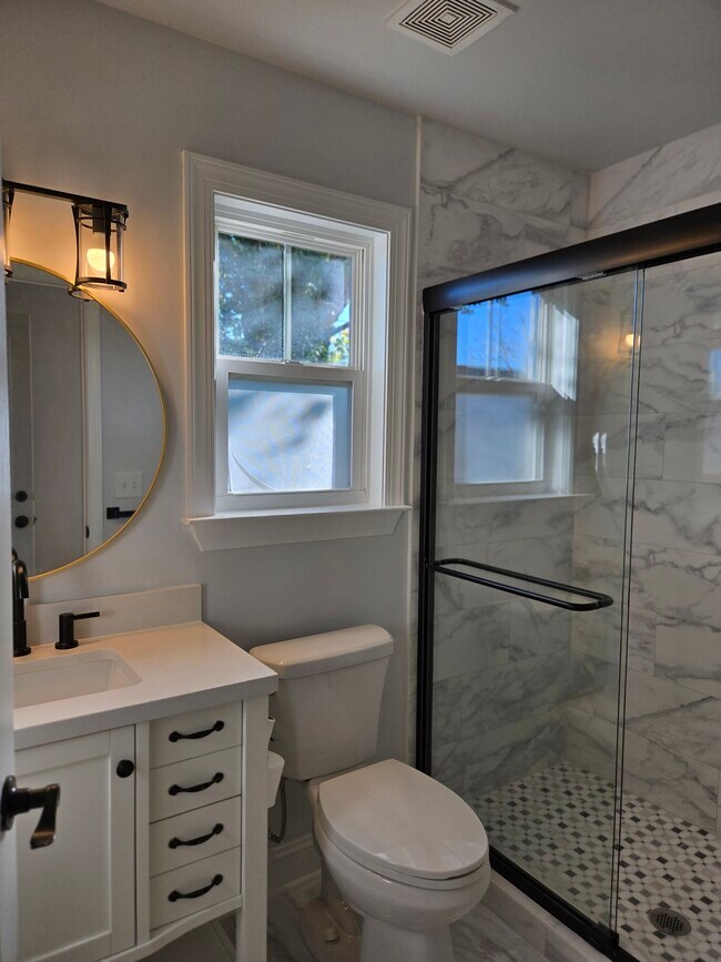 Building Photo - 917 S 11th St