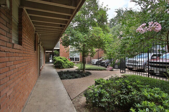 Building Photo - 3702 Flora St