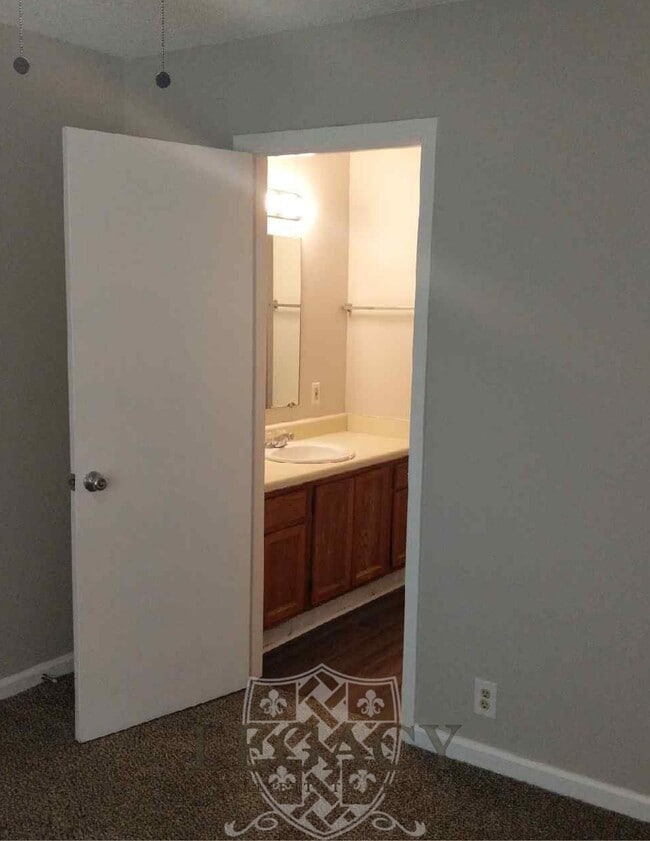 Building Photo - 748 Holder Dr