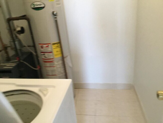 Building Photo - 90 Union Ave