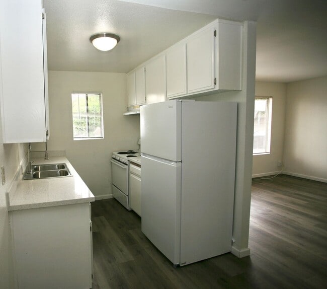 Building Photo - 1392 Helix St