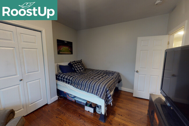 Building Photo - Furnished Private Bedroom in East Boston