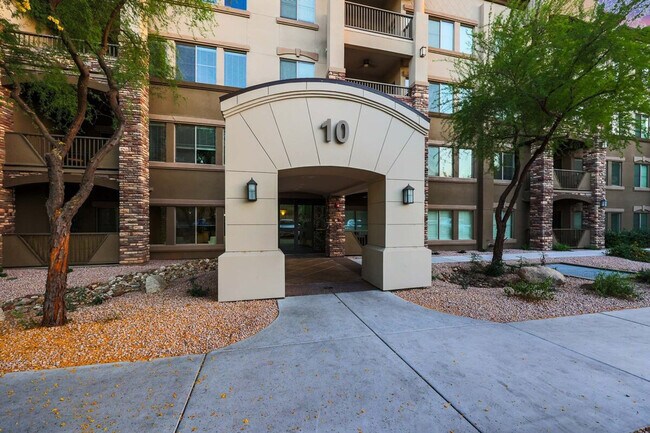 Building Photo - 5350 E Deer Valley Dr