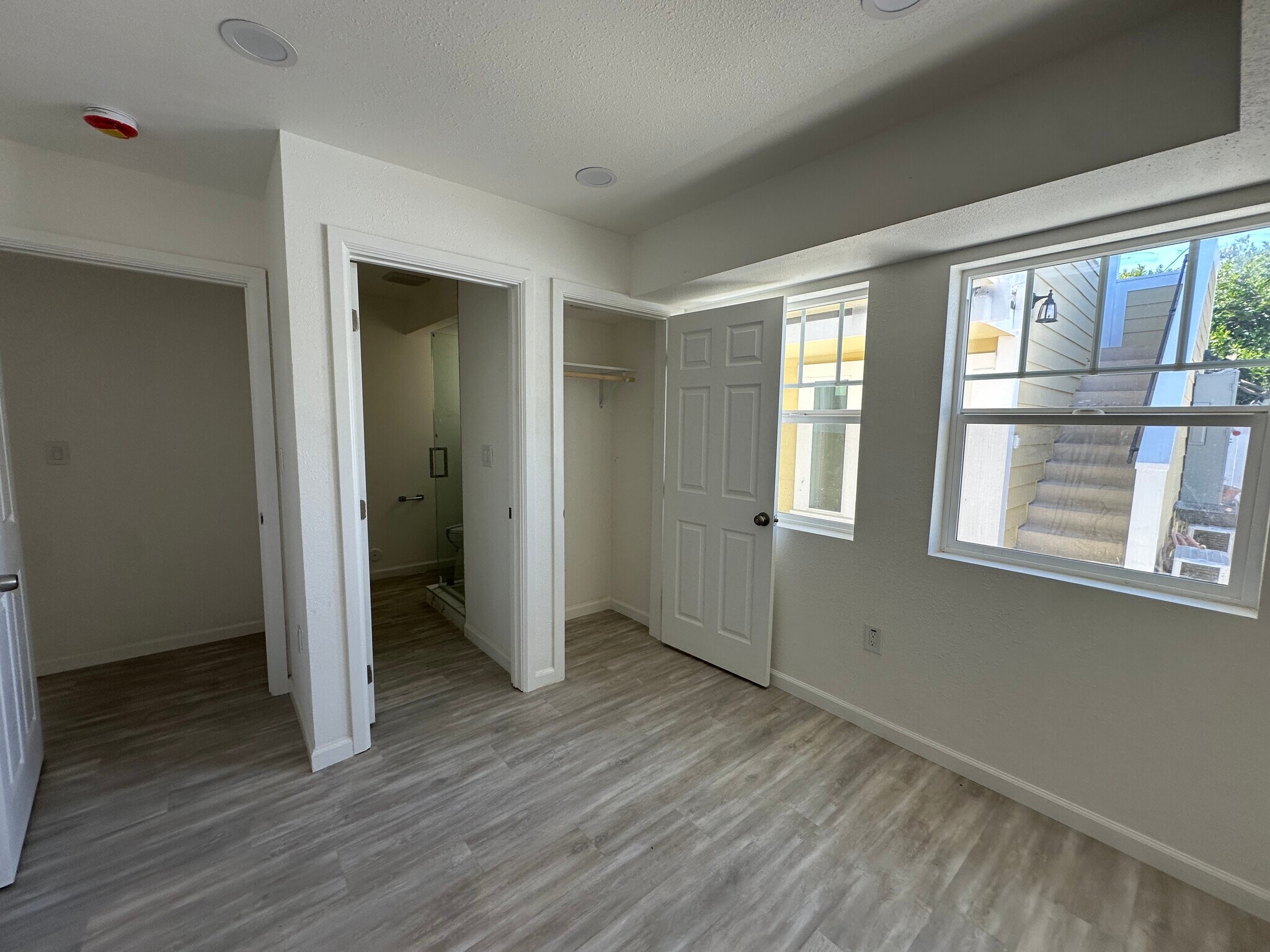 Building Photo - 616 S Van Ness Ave