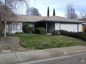 Building Photo - Spacious Home Between Redding and Anderson