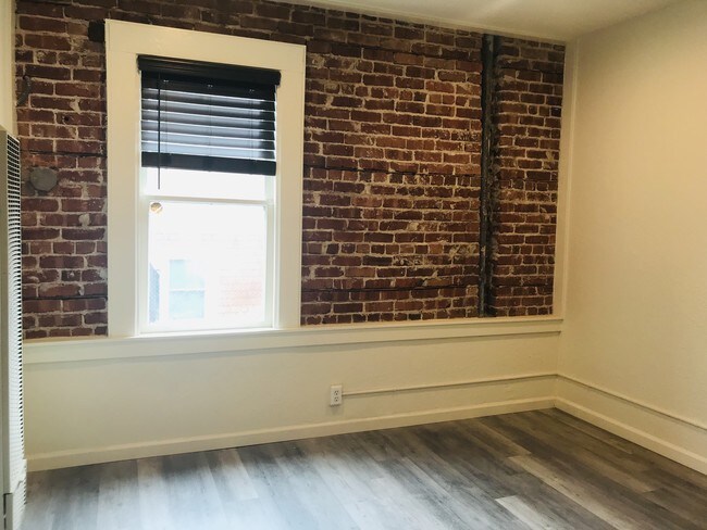 Primary Photo - 149 W Richmond Ave