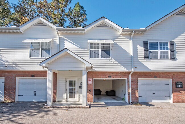 Building Photo - 1602 Basildon Rd