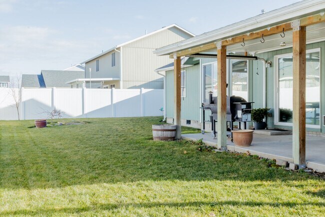 Building Photo - 509 Chelan Ave