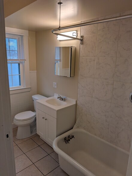 Building Photo - 3940 Beech St