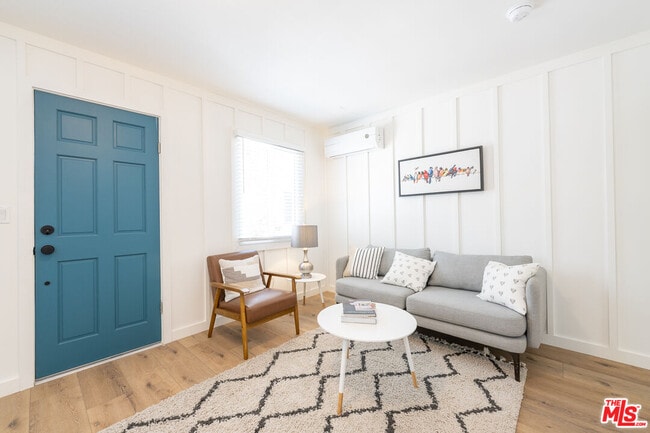 Building Photo - 314 N Venice Blvd