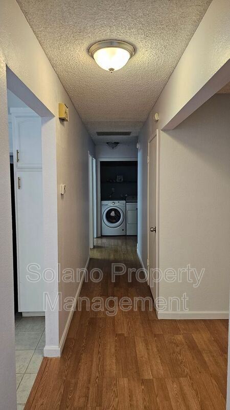 Building Photo - 771 Quartz Ln