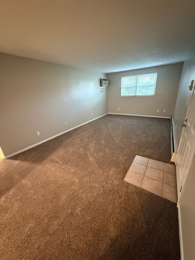Building Photo - First Floor Boardman Condo with Garage, Appliances!