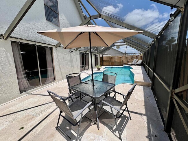Building Photo - 12989 Meadowbreeze Dr