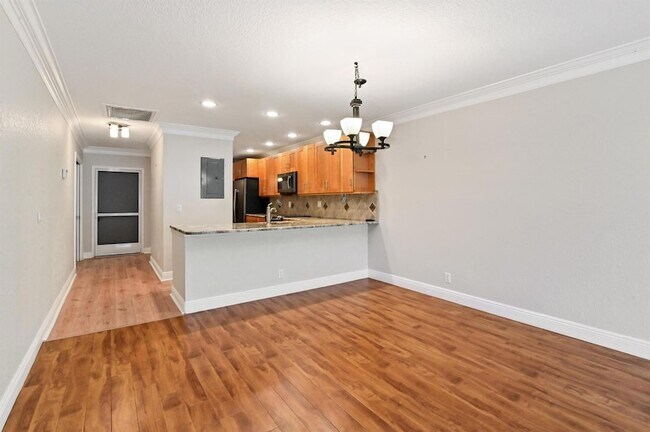 Building Photo - 1051 Orange Terrace