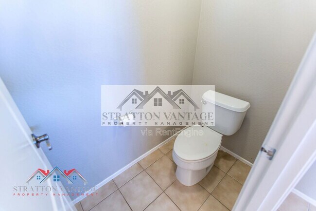 Building Photo - 10013 E Impala Ave