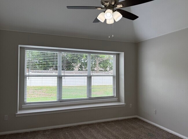 Building Photo - 413 Hilltop Dr